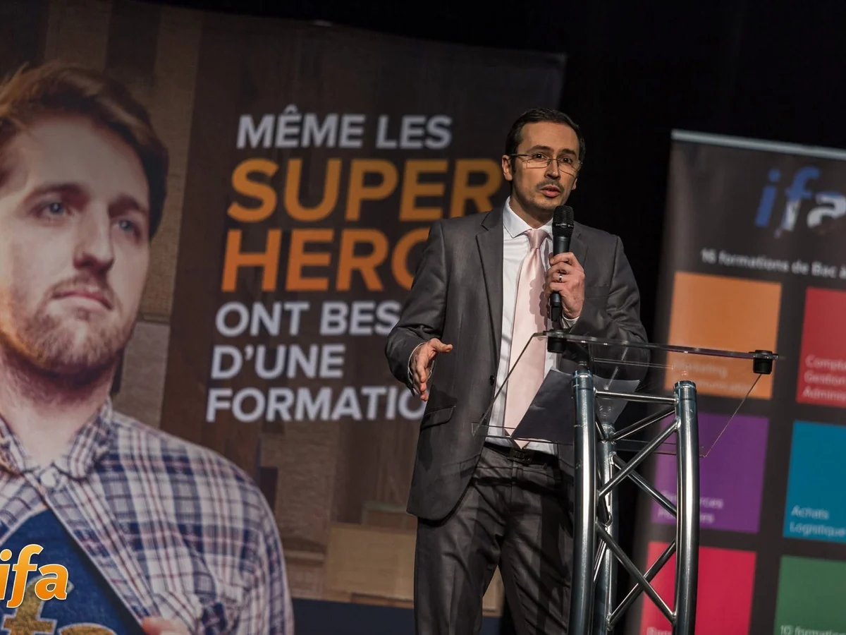 Hervé Padilla sur scène lors d'un événement IFA en 2016